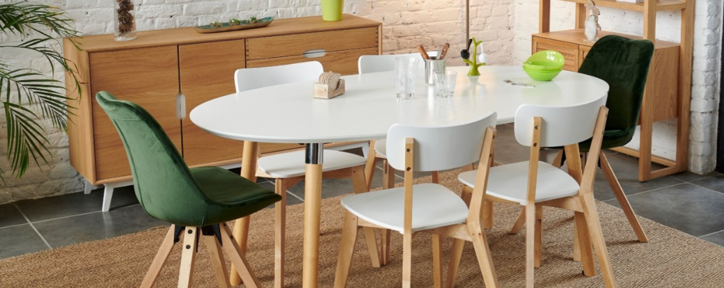 Quelles chaises choisir avec une table en bois ?