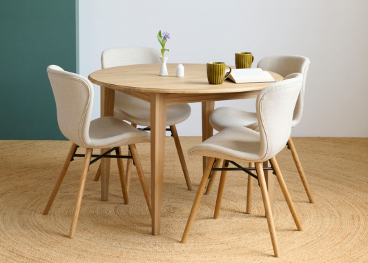 8 avantages de choisir un ensemble de table et chaises en chêne massif ?